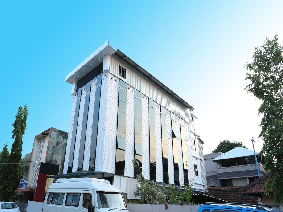 Hotel Qube Kochi Luaran gambar